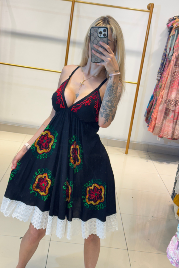 Vestido Curto Bordado Lastex - Image 5