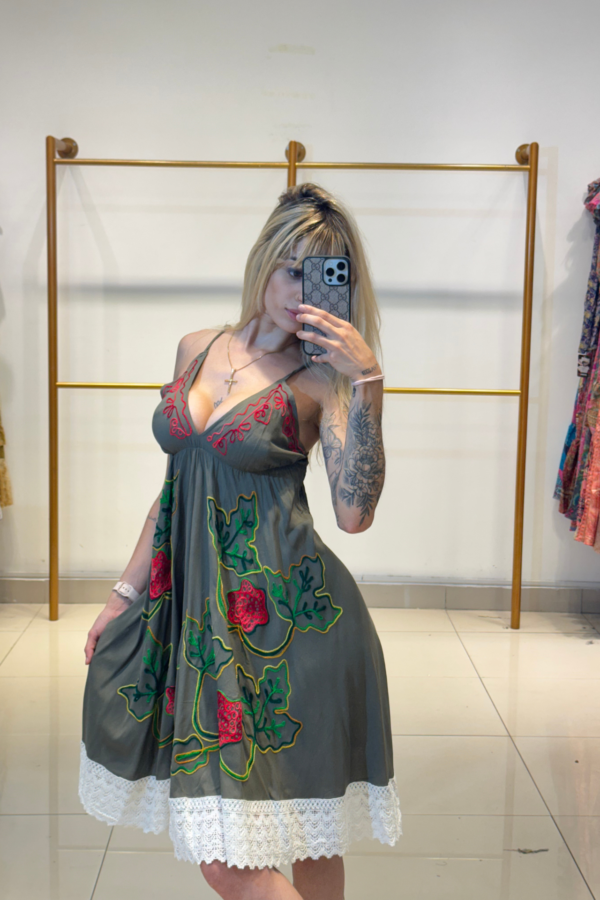 Vestido Curto Bordado Lastex - Image 2