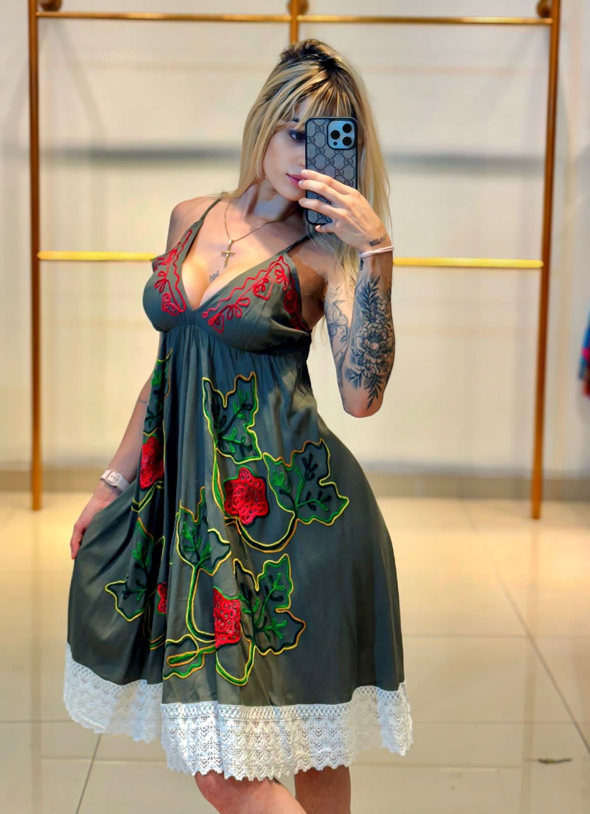 Vestido Curto Bordado Lastex