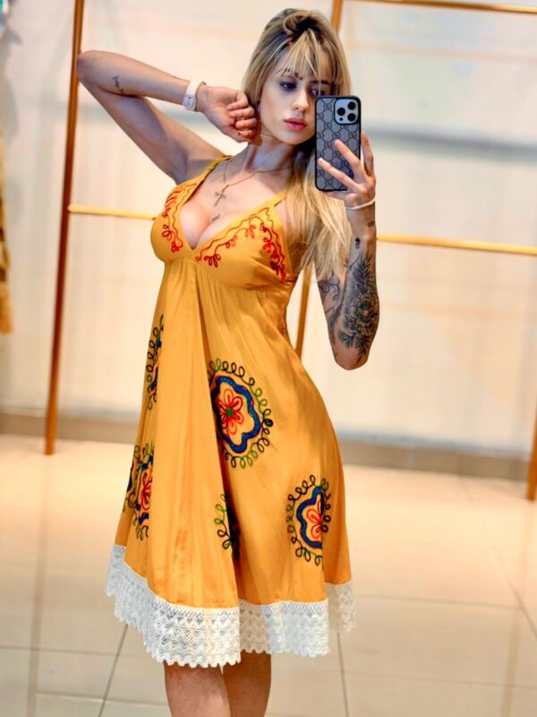 Vestido Curto Bordado