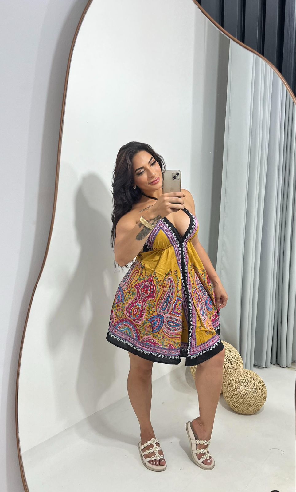 Vestido Curto Costas Nuas Bordado