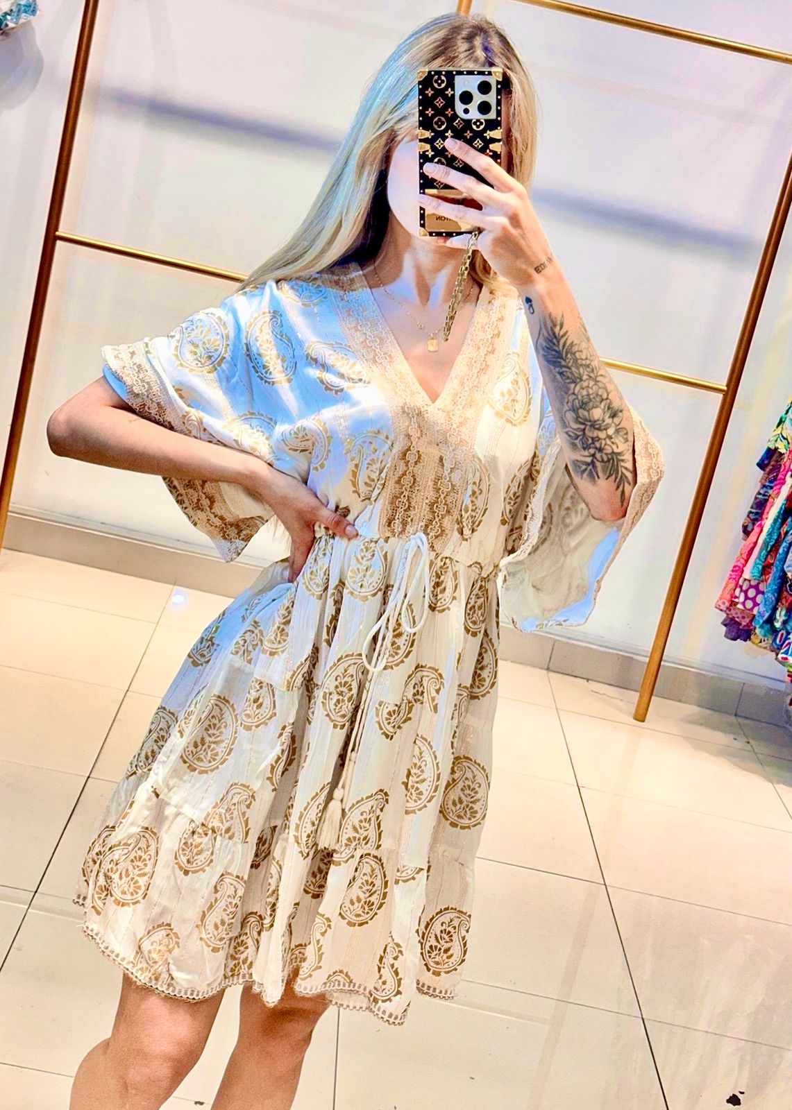 Vestido curto Luxo